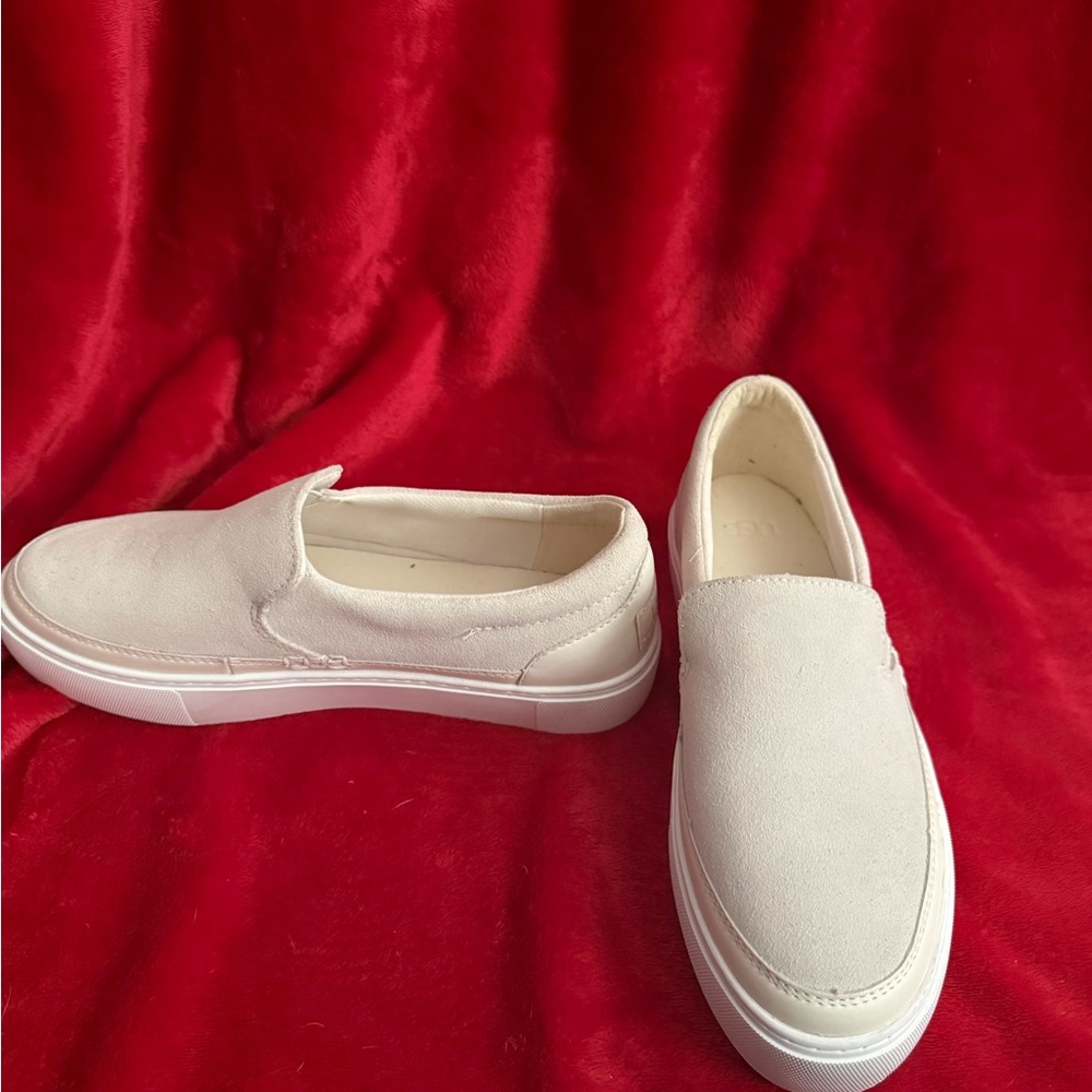 UGG slip on’s. Size 8. Never been worn. - Picture 2 of 5